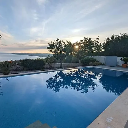 Вилла Upsidedown Villa. Amazing Views!