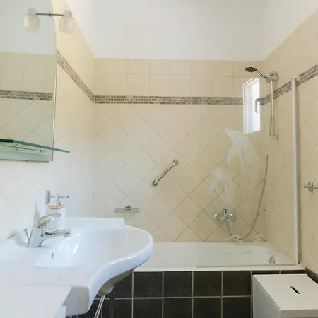 Upsidedown Villa. Amazing Views! Лурдата