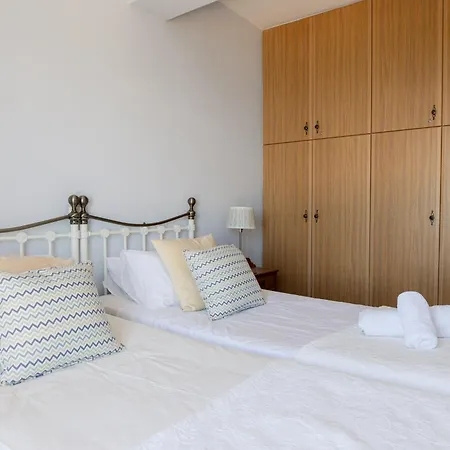 Upsidedown Villa. Amazing Views! Вилла Лурдата