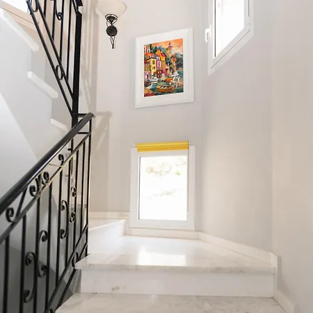 Upsidedown Villa. Amazing Views!