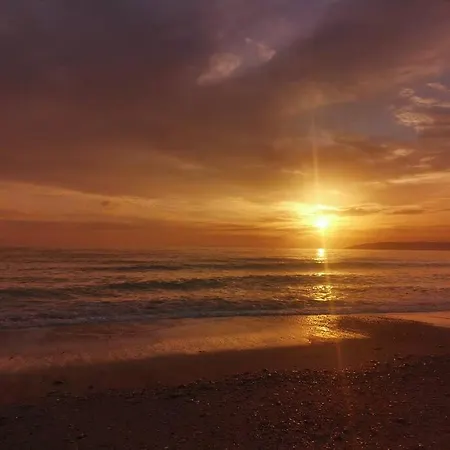 Upsidedown Villa. Amazing Views! فيلة *