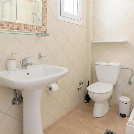 فيلة Upsidedown Villa. Amazing Views! لورداهاتا