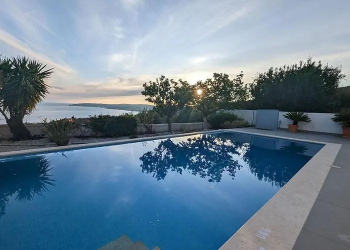 Villa Upsidedown Villa. Amazing Views!