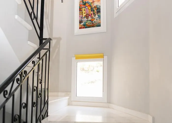 Upsidedown Villa. Amazing Views!